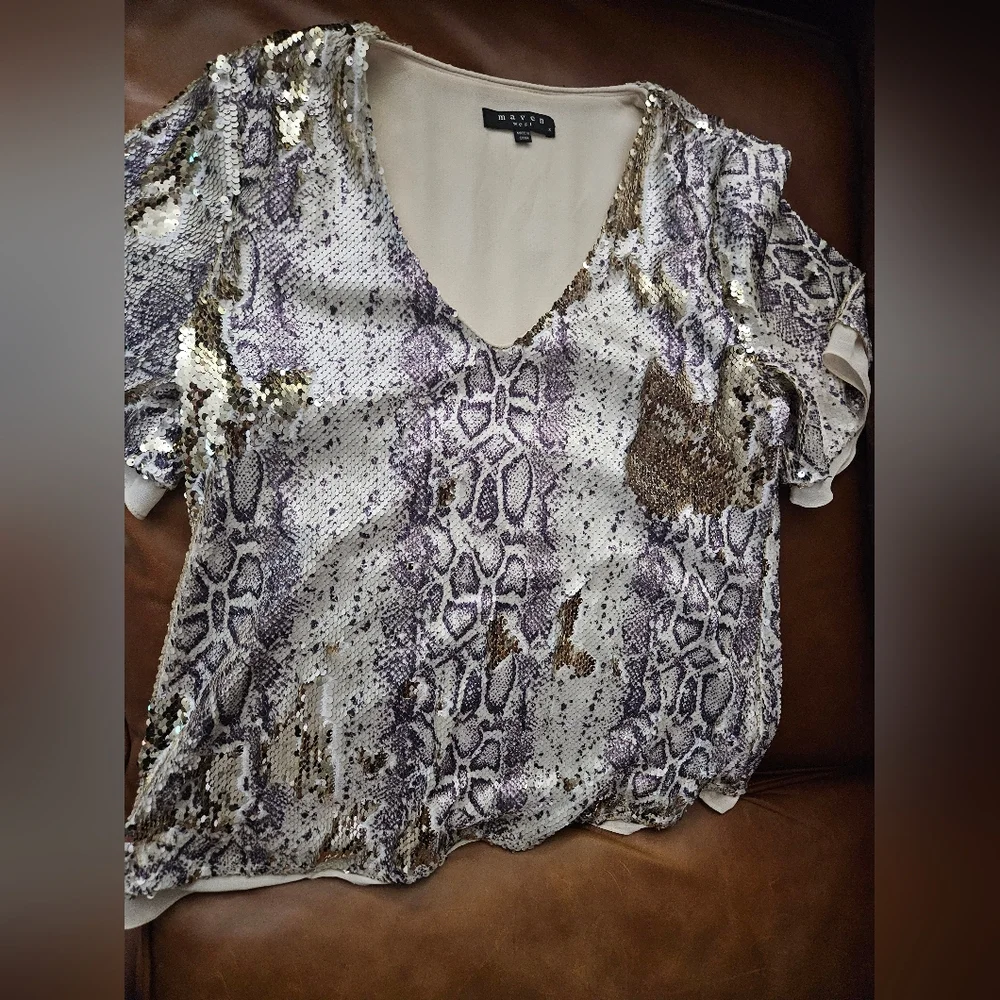 Maven West Shimmering Metallic Top Small - Picture 6 of 10